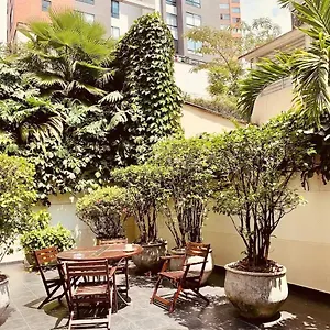 modern-apartment-ultra-fast-internet-in-el-poblado.colombiamedellinhotels.com/